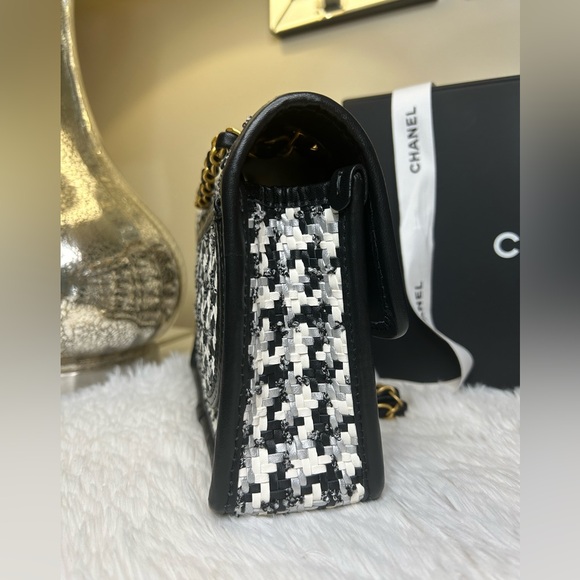 ❌SOLD❌🔥NEW! RARE! CHANEL•Metallic Woven Lambskin Medium Flap Bag - Picture 5 of 12